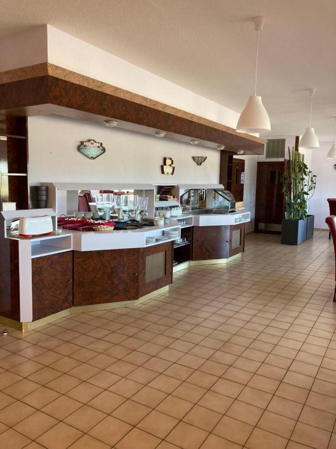 Brit Hotel Essentiel Moulins Avermes Exterior foto