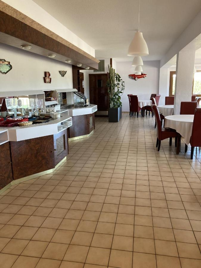 Brit Hotel Essentiel Moulins Avermes Exterior foto
